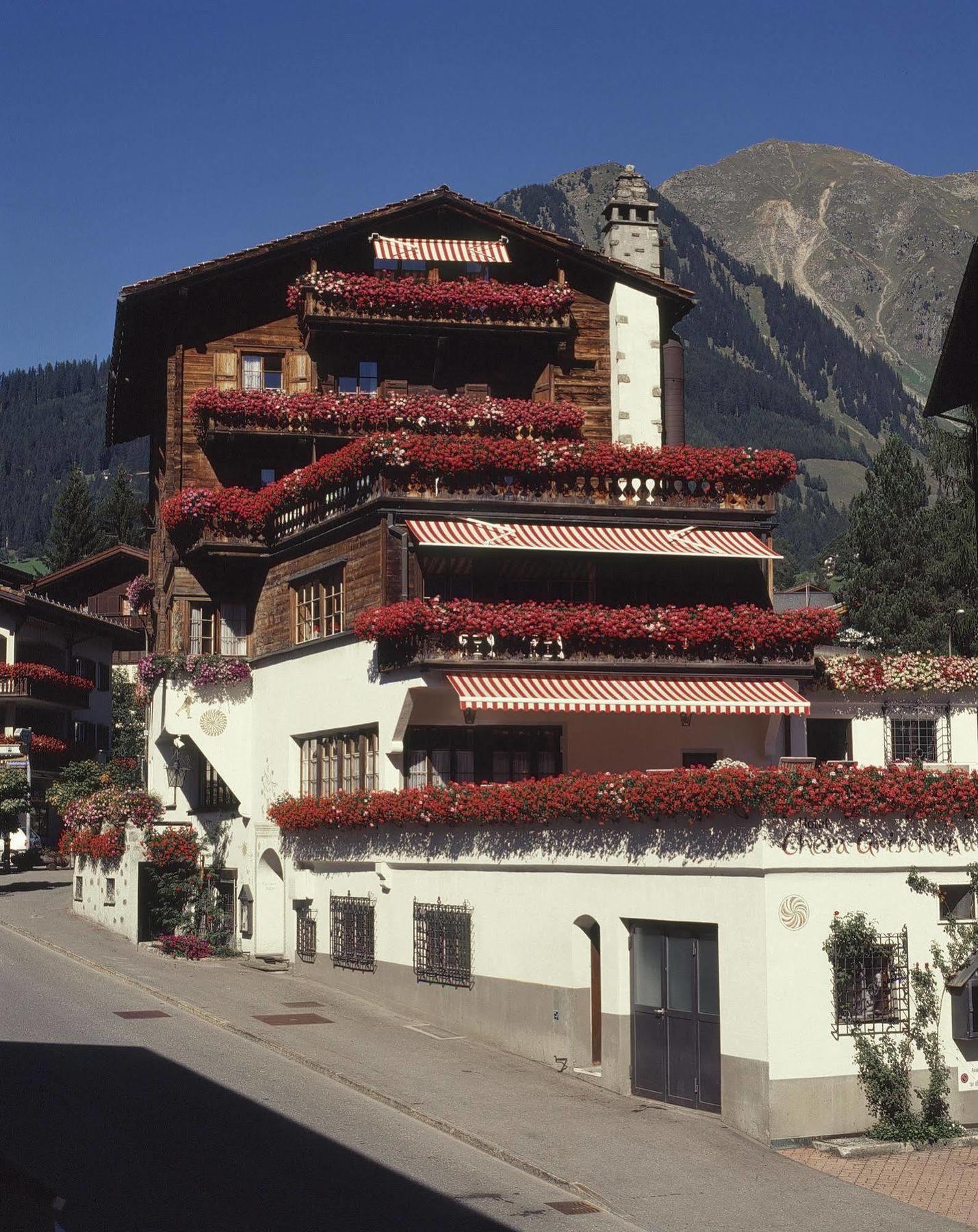 קלוסטר Hotel Chesa Grischuna מראה חיצוני תמונה